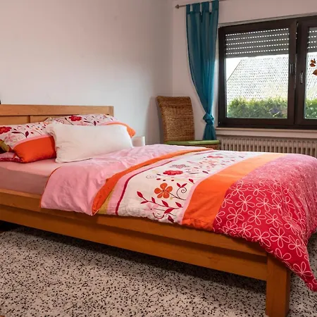 Yn E Homeie דירה *