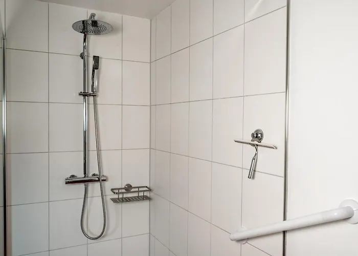 Yn E Homeie דירה *